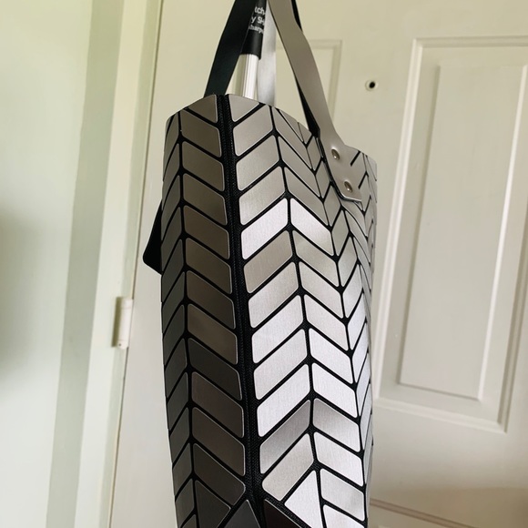 Geometric shoulder bag - Picture 6 of 8